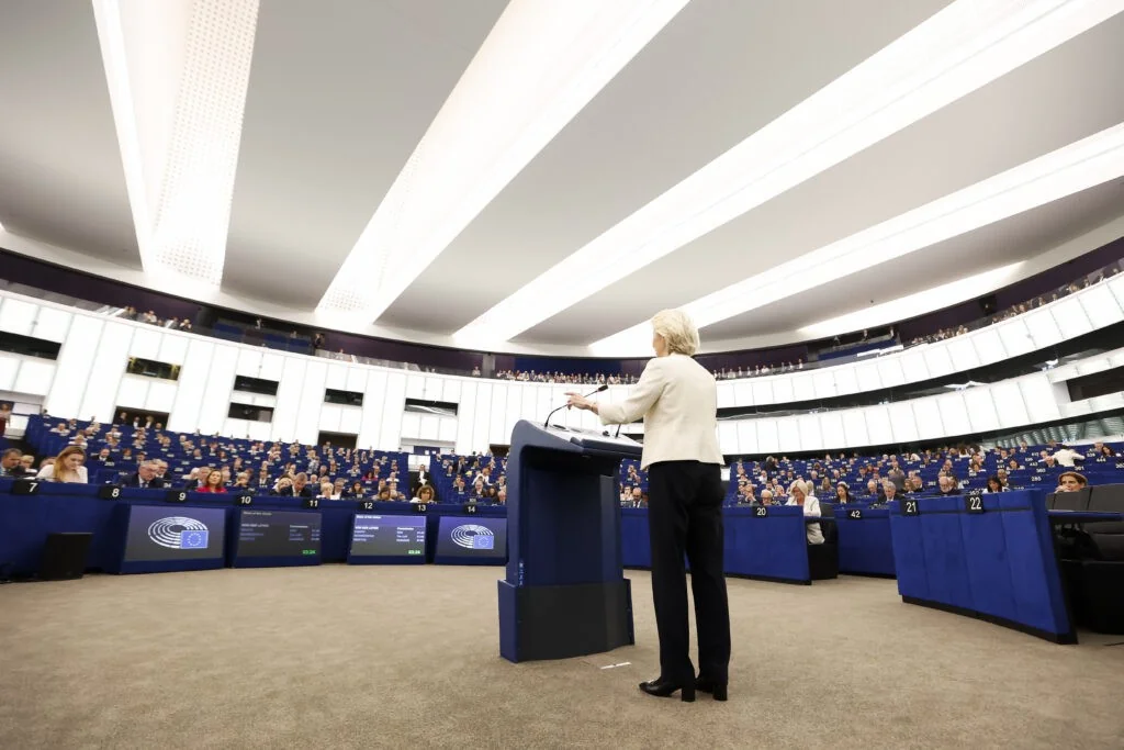 SOTEU 2026: críticas transversais à estratégia de von der Leyen abrem fissuras no tabuleiro europeu