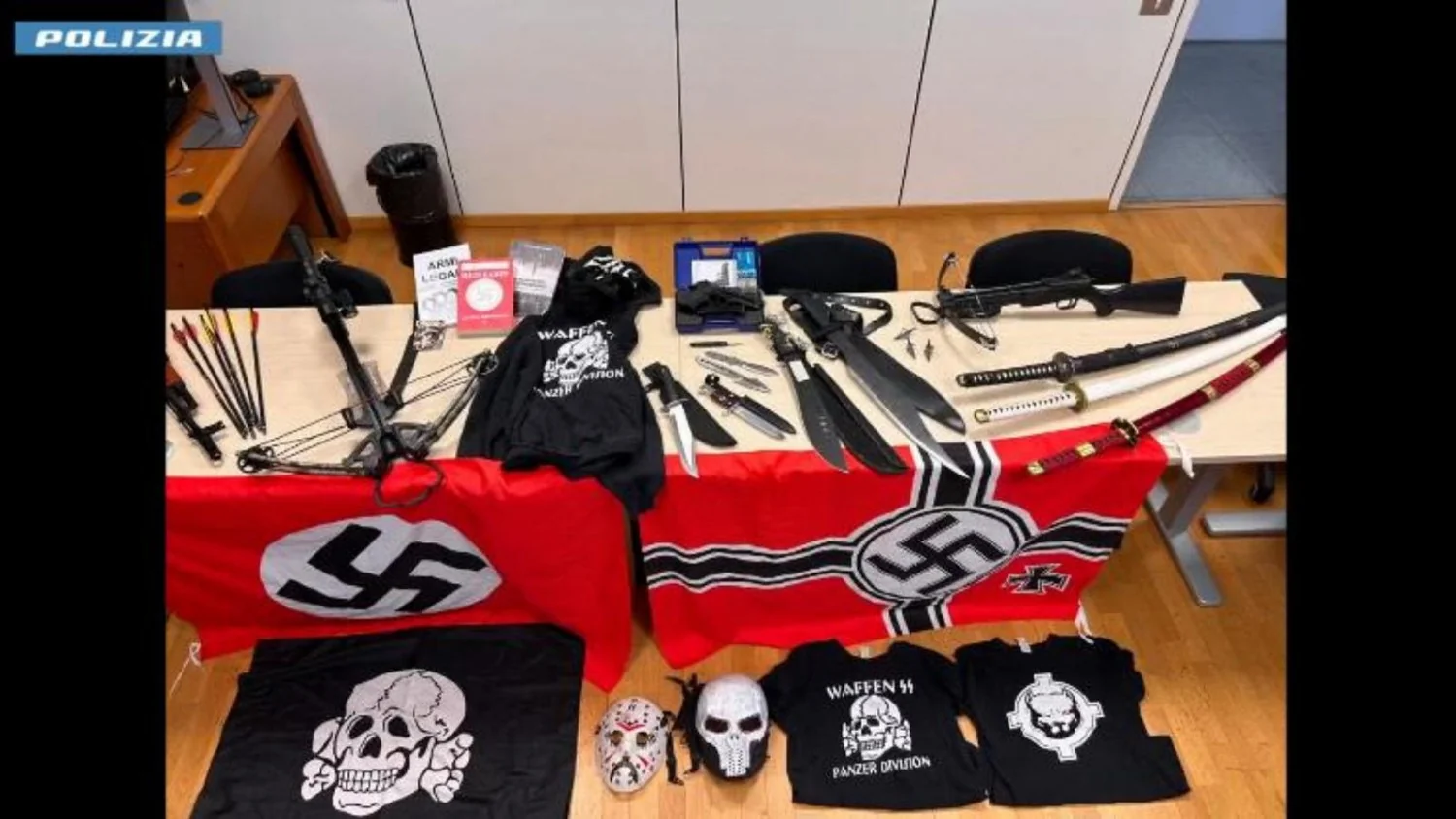 Suprematismo neonazista: preso adolescente de 17 anos com manuais para atentados e arsenal em casa
