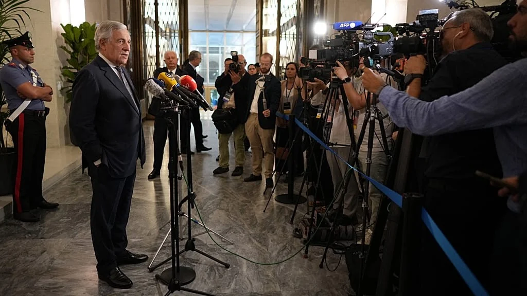Tajani alerta em Gymnich: possíveis influências russas no voto italiano e novo atrito Roma–Moscou