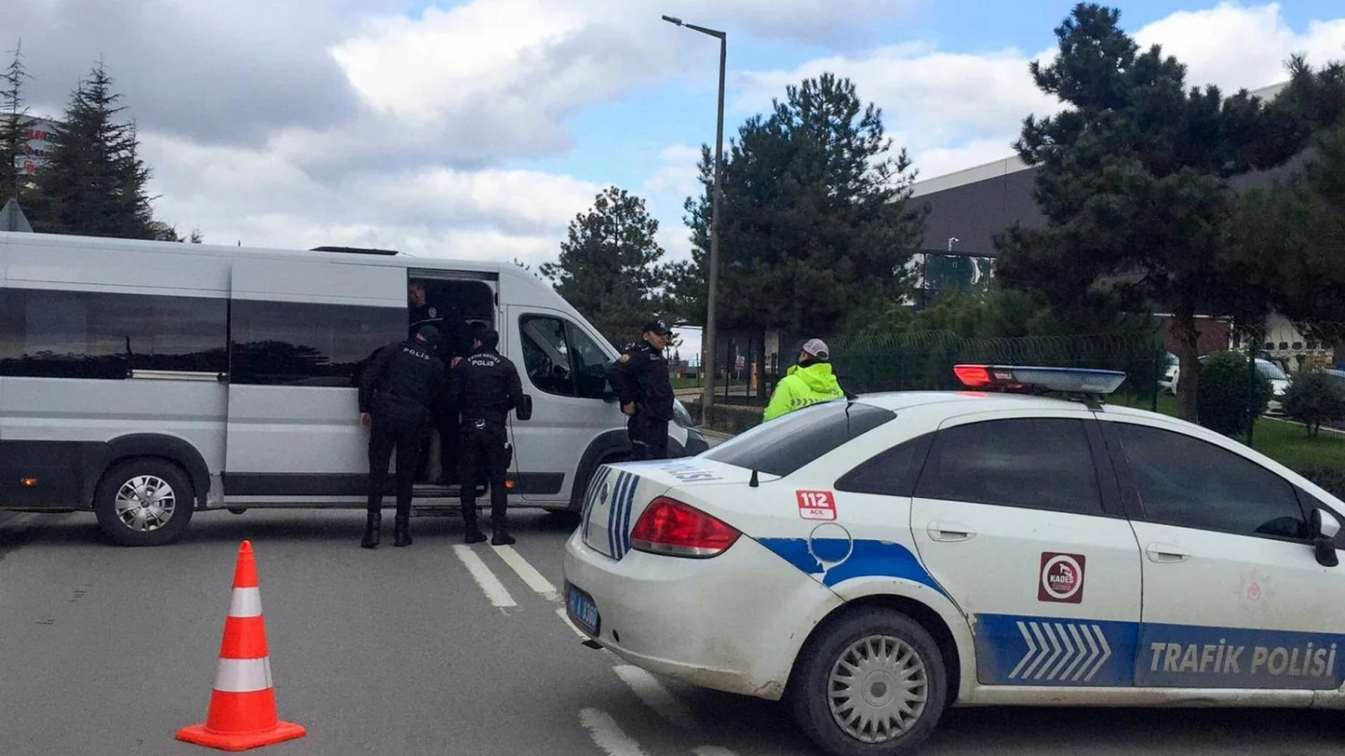 Tiroteio em escola técnica de Turgutlu (Manisa) deixa quatro estudantes feridos