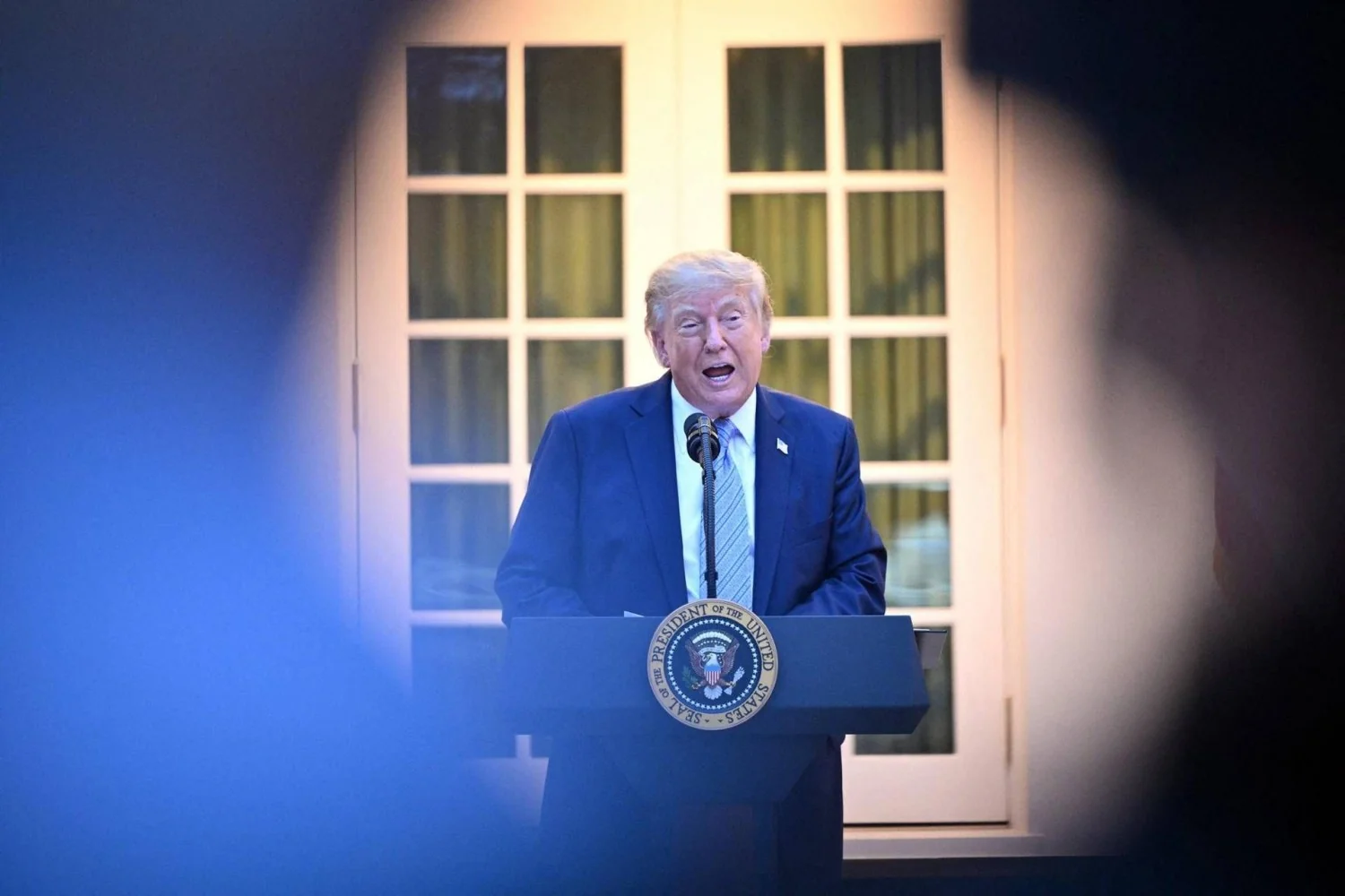 Trump abre diálogo, mas ameaça: 'Posso fazer tudo ruir' — Alerta dos EUA reforça risco de escalada com o Irã