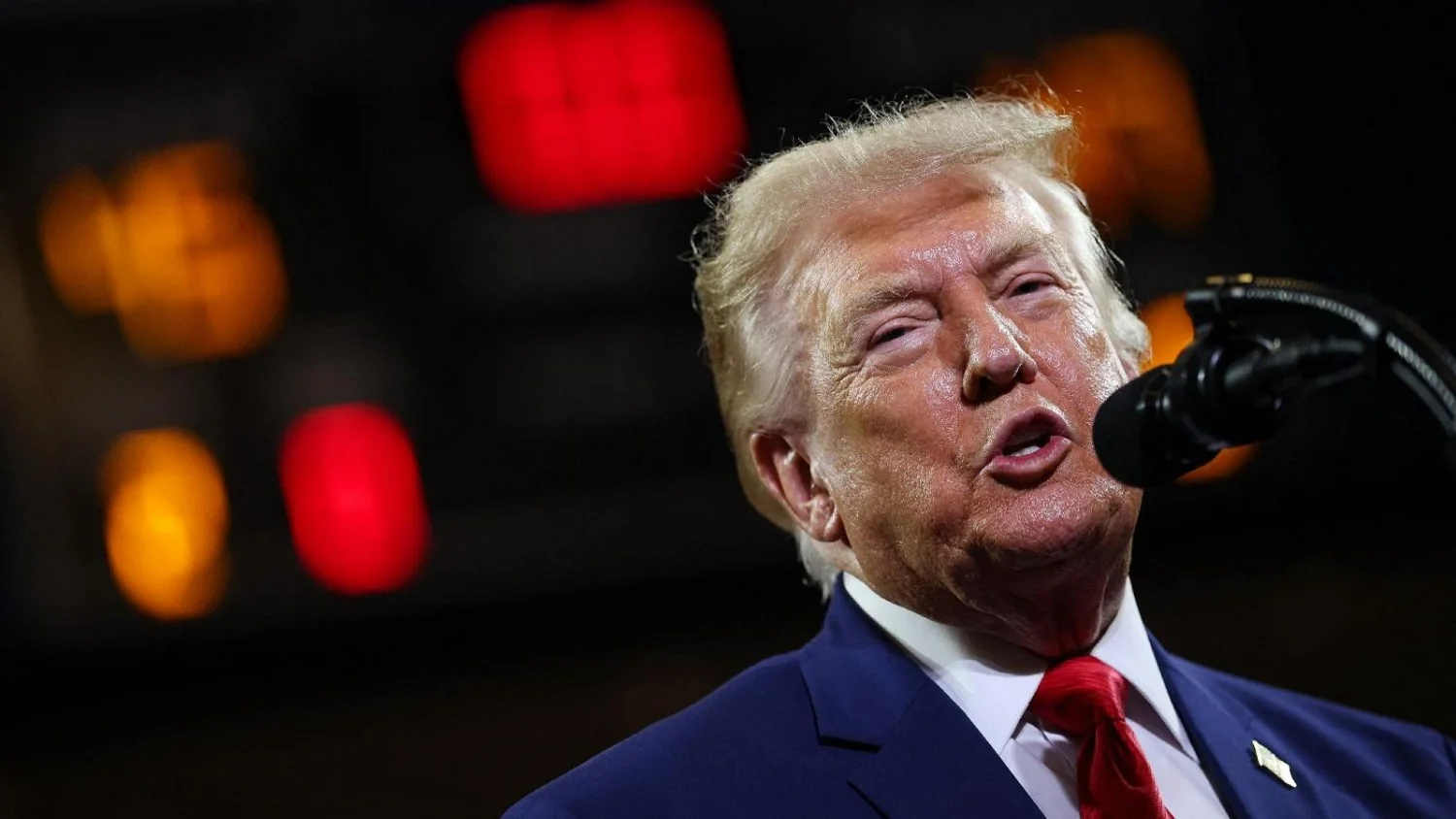 Trump minimiza riscos da IA e recebe o CEO da Anthropic em jantar privado enquanto conflito com o Pentágono persiste