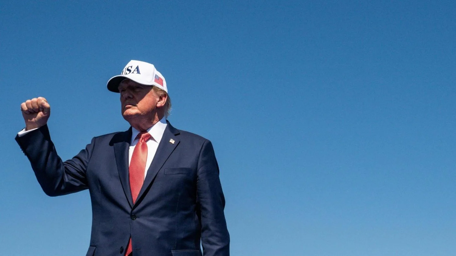Trump assina lei com novas sanções à Rússia e prevê tarifas sobre o petróleo