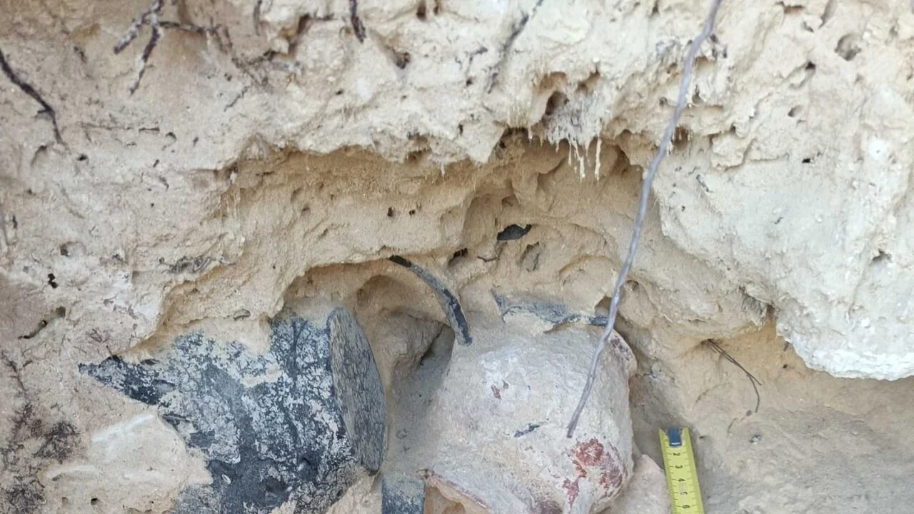 Descoberta em Sant'Elpidio a Mare: reaparece uma tumba picena datada do século VI a.C.