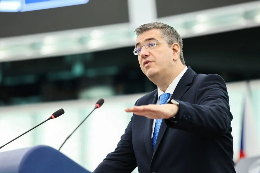 Tzitzikostas alerta para crise de combustíveis: convocação de reunião extraordinária pode ser necessária