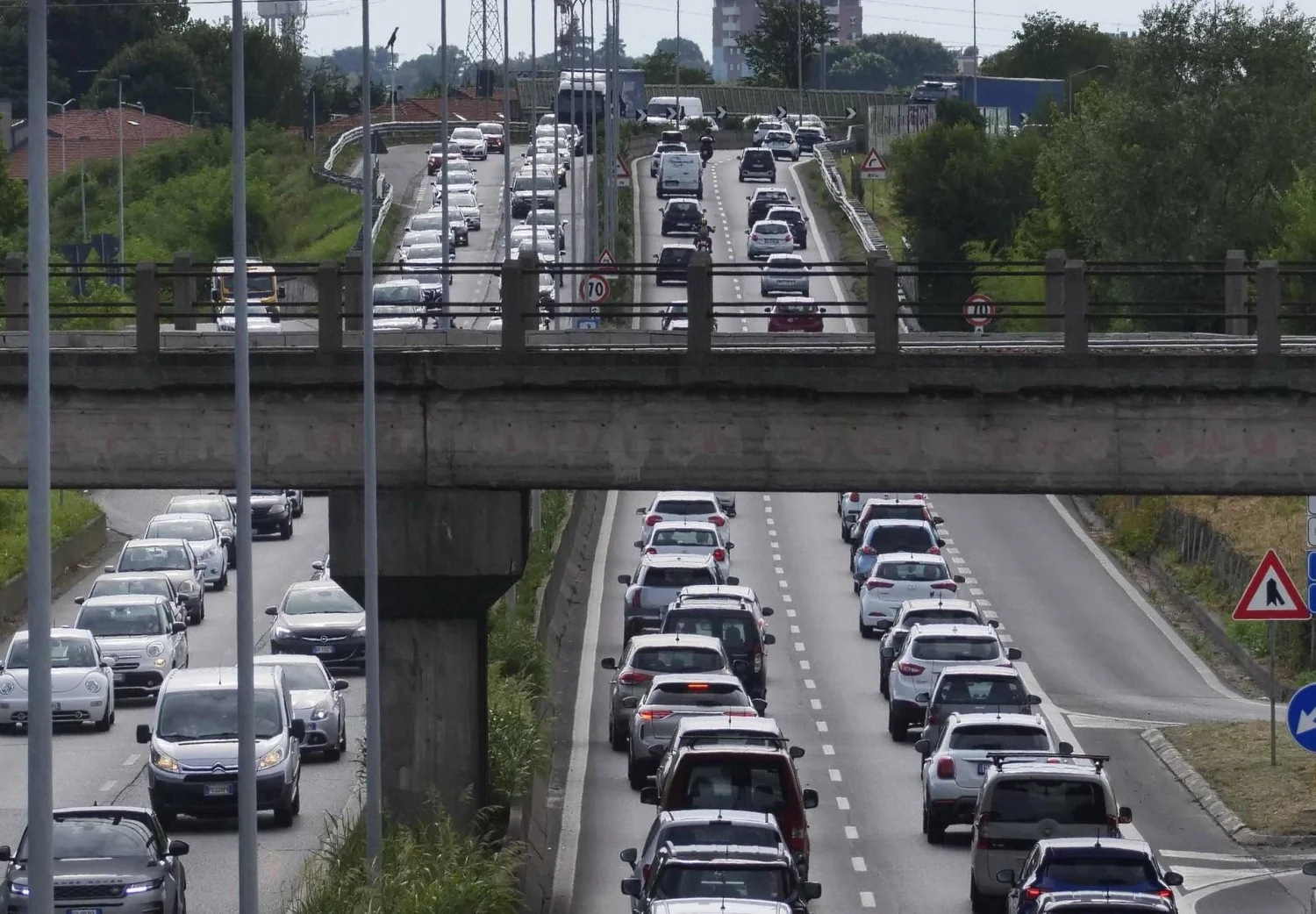 UE avaliará isenção do bollo 2027 para carros pequenos: implicações para o PNRR e o Semestre Europeu