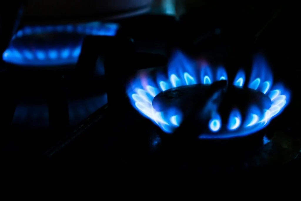 UE avalia: sistema de gás é resiliente para o próximo inverno, mas incertezas persistem