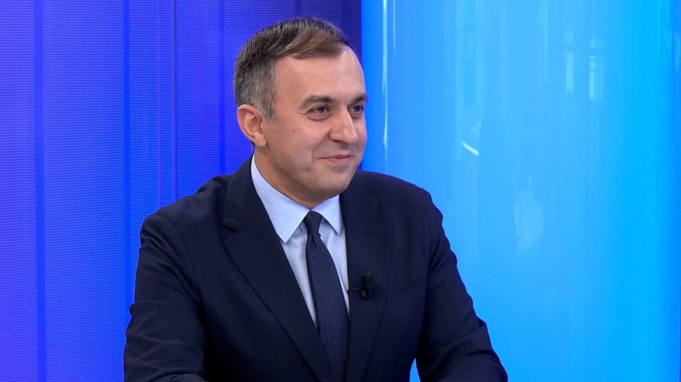 Próximo orçamento da UE deve financiar centros de repatriação offshore, diz vice‑ministro grego