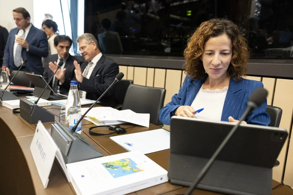 UE lança pacote para facilitar mobilidade de trabalhadores: digitalização, ESSPASS e reconhecimento de qualificações