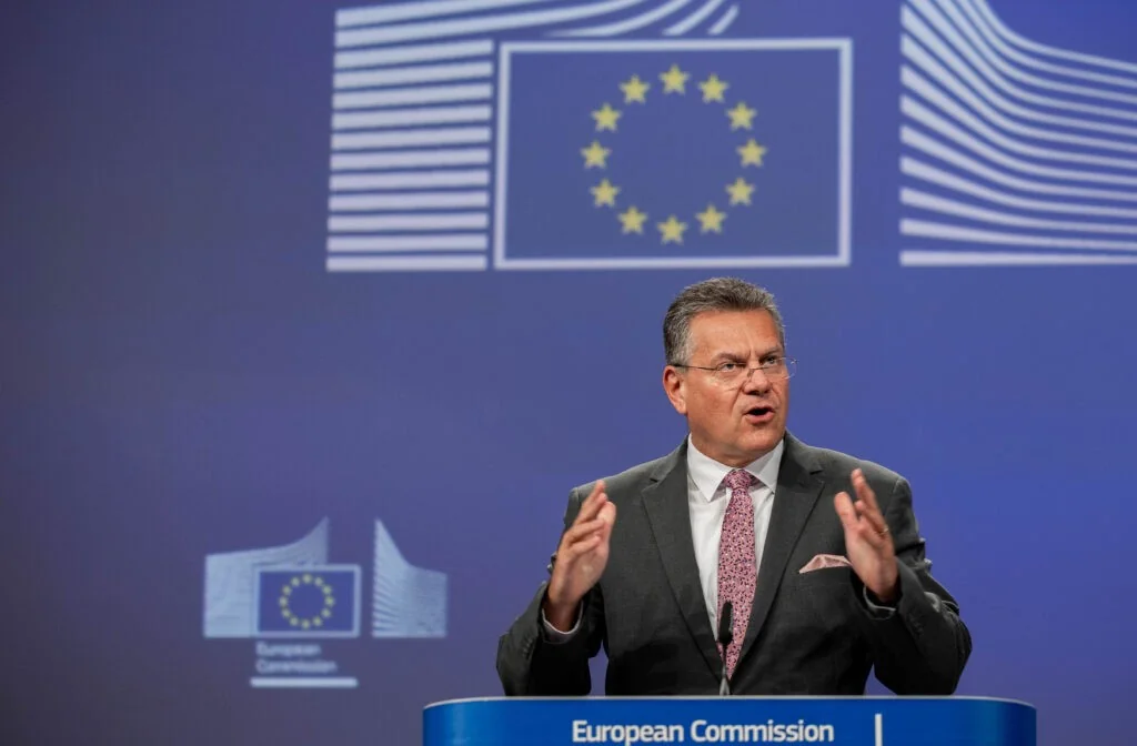 UE pressiona por resultados concretos no diálogo comercial com a China antes do TIC de outubro