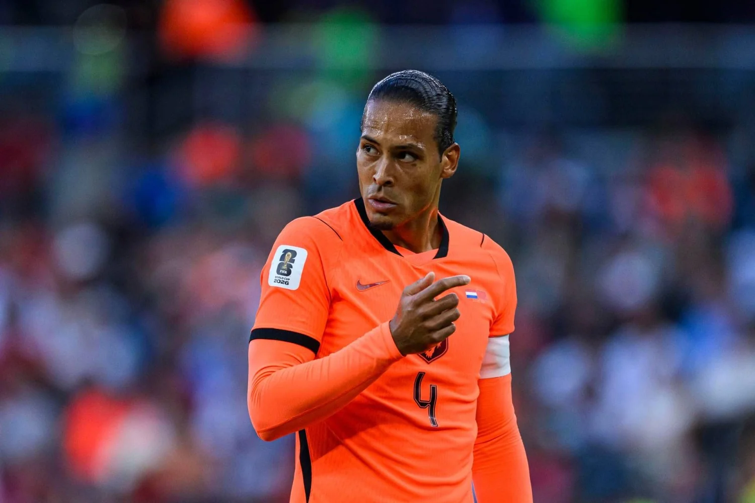 Van Dijk confronta jornalista antes de Holanda x Alemanha: 'Escrevem mentiras'
