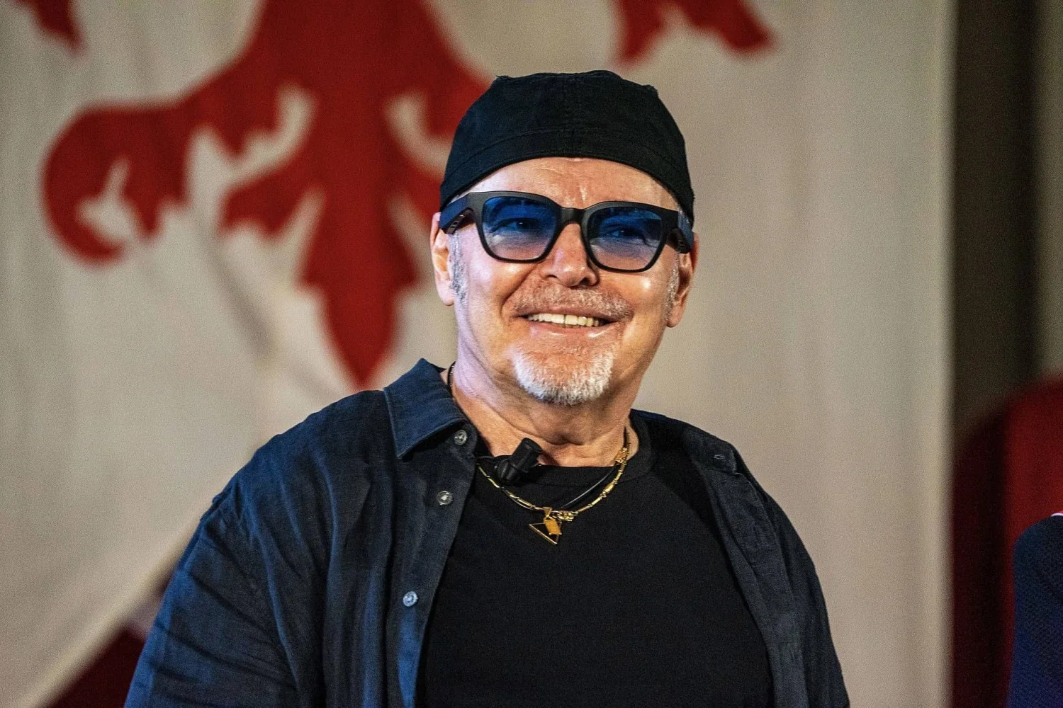 Vasco Rossi passa por cirurgia na coluna; ‘Já estou em pé’, diz o Komandante