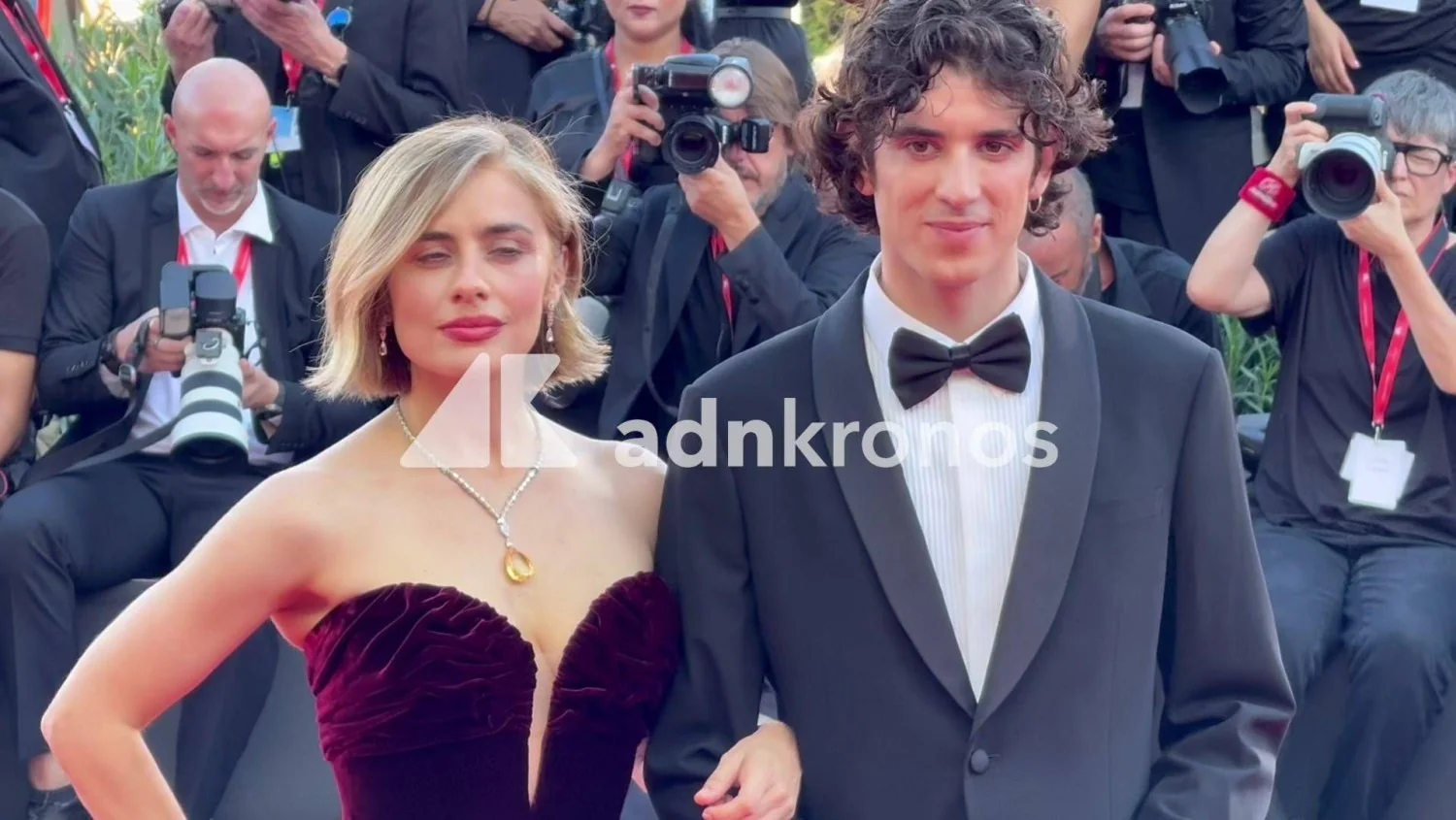 Veneza 83: a elegância de Greta Scarano e Nicolas Maupas no red carpet de abertura