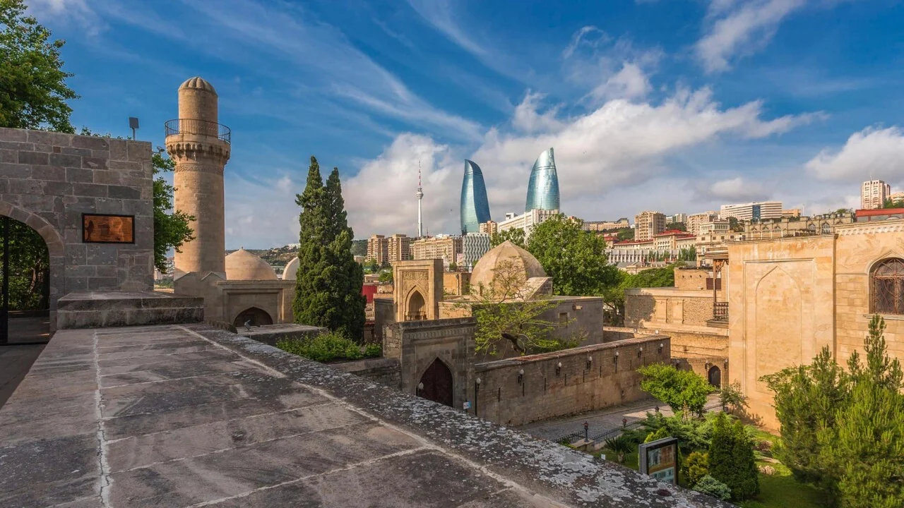 Azerbaijão em outono: de Baku às aldeias do Grande Cáucaso — um roteiro sensorial