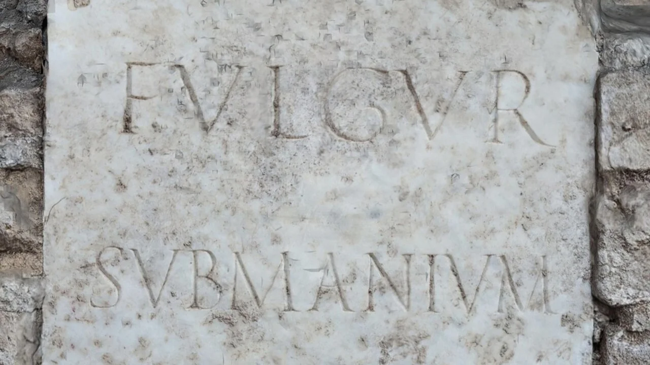 Em Villa Adriana, aflorou inscrição que revela rito romano para lugares atingidos por raio