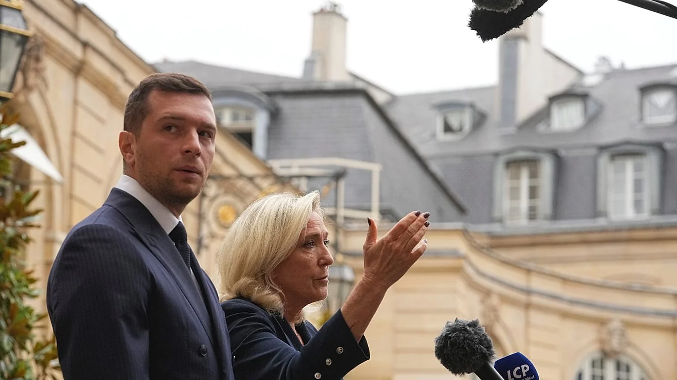 Vitória do AfD em Saxônia-Anhalt Reacende Divisões na Direita Francesa: silêncio do Rassemblement National e euforia de Reconquête!
