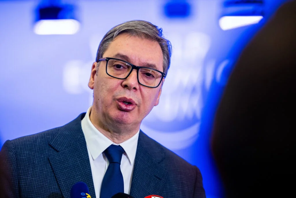 Vučić convoca eleições antecipadas na Sérvia: urnas em 25 de outubro