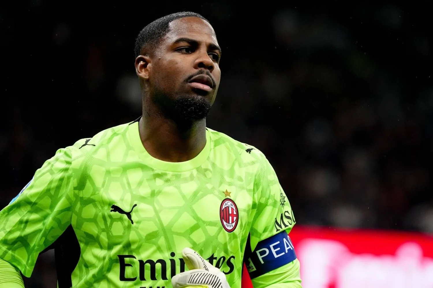 AC Milan reprova insultos racistas a Maignan após expulsão contra Bournemouth