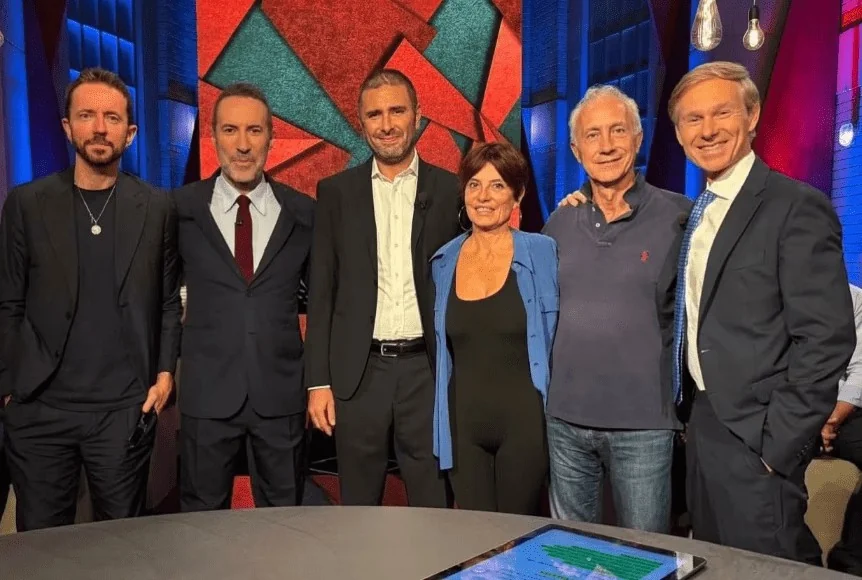 Alessandro Di Battista volta à TV: post celebra reencontro e cita comentário de Orsini