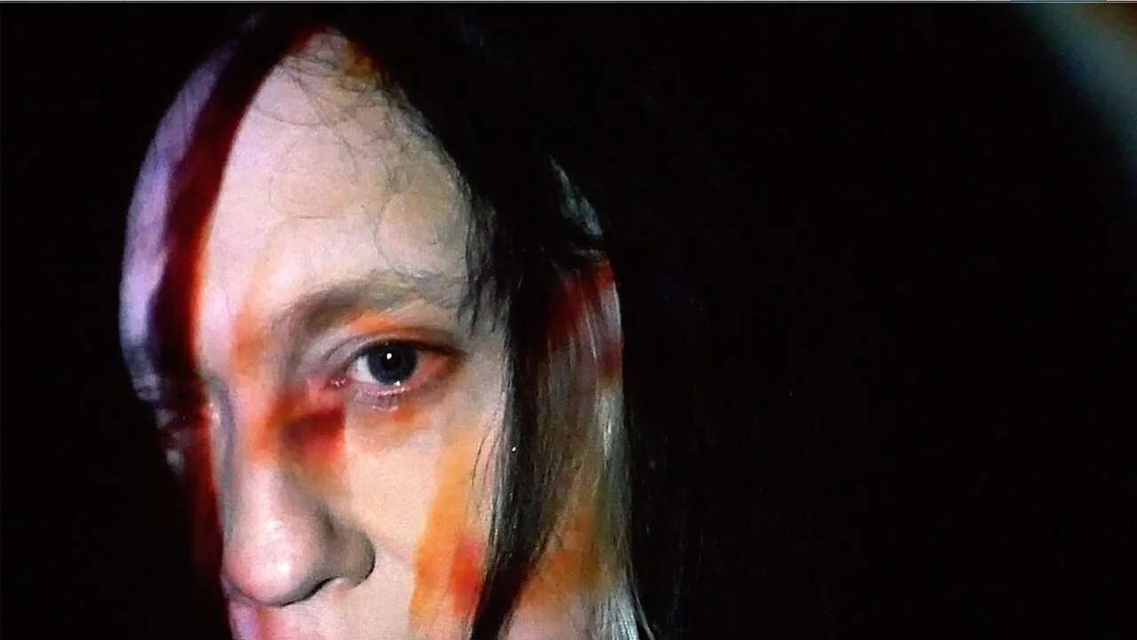 Anohni inaugura em Nápoles 'Jesus as a Girl': instalação íntima no claustro de Santa Caterina a Formiello