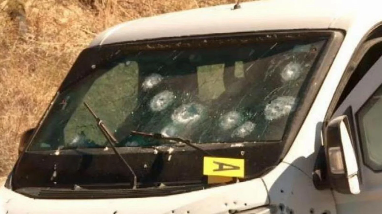 Assalto a carro‑forte na A14 em Foggia: veículos incendiados e pregos espalhados na pista