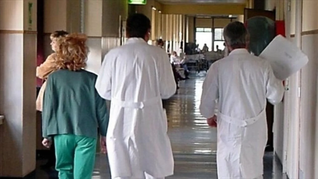 Até 560 euros a mais e mais proteções: acordo pré-contratual beneficia 138 mil médicos e dirigentes da saúde