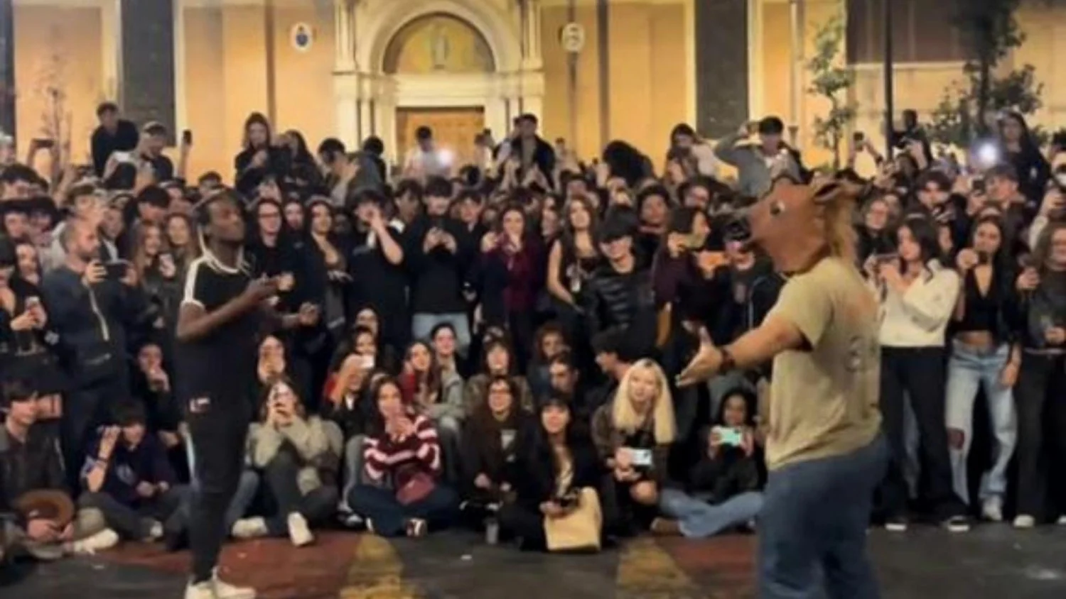 Aura Battle: de TikTok às praças — a disputa de carisma que toma as ruas de Roma