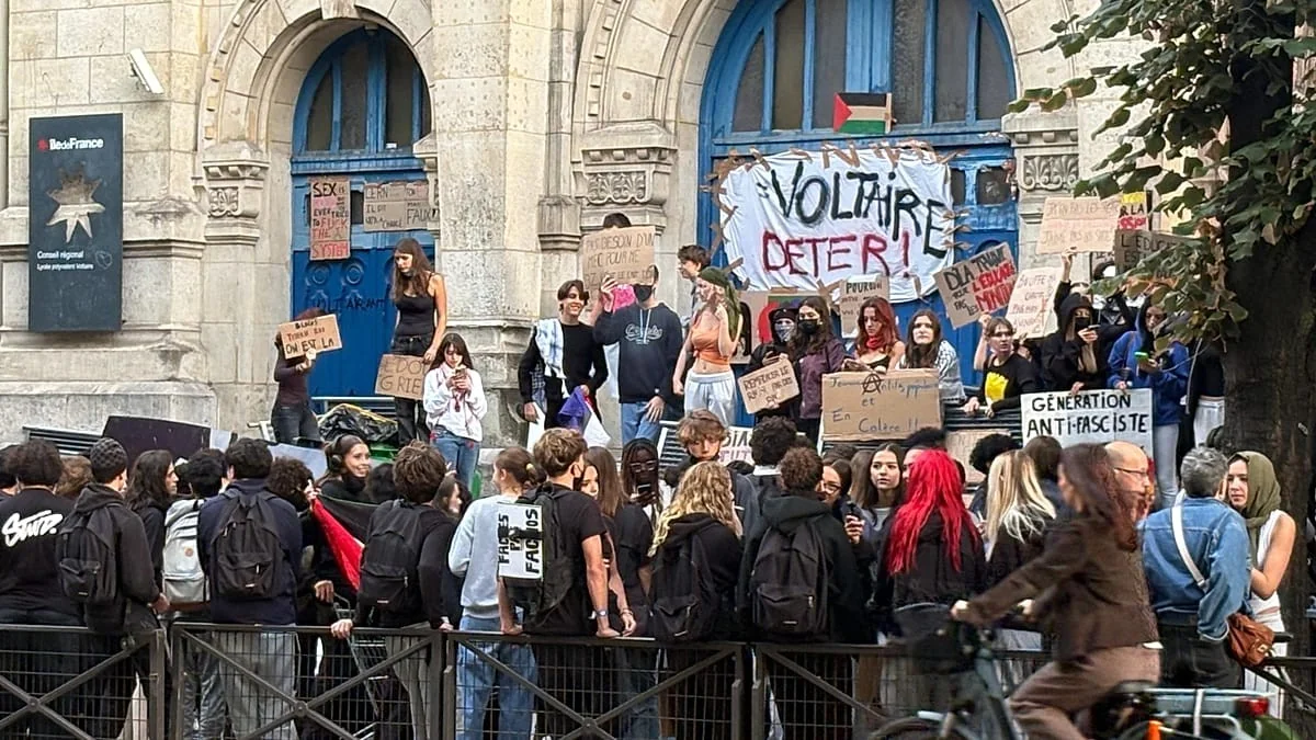 Bloqueios nos liceus franceses: violência, incêndios e acusações de Lecornu a LFI e à extrema esquerda