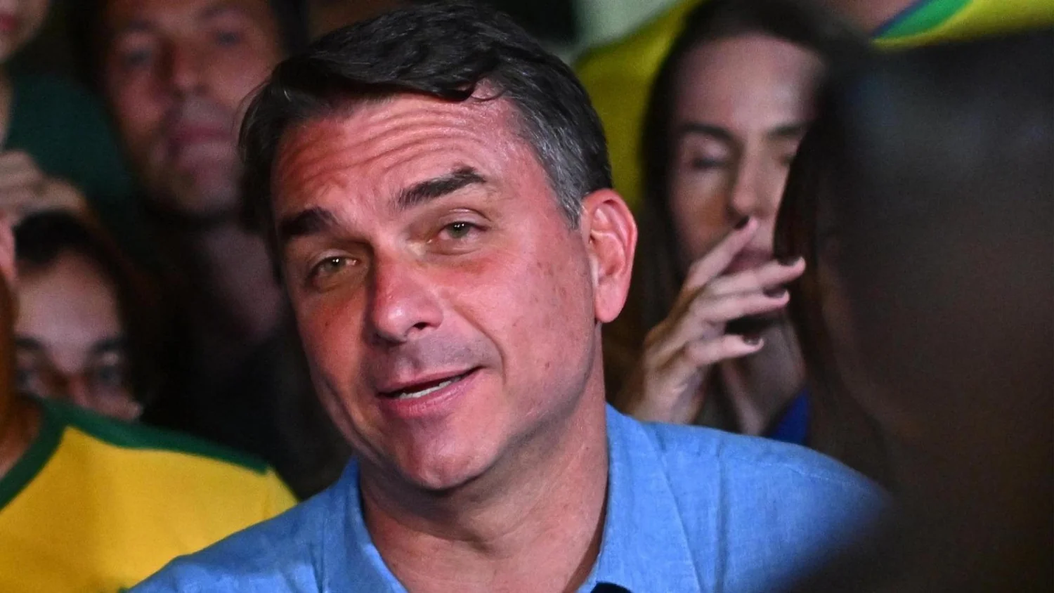 Clã Bolsonaro amplia influência: quatro eleitos no Congresso e Flávio vai ao 2º turno com Lula