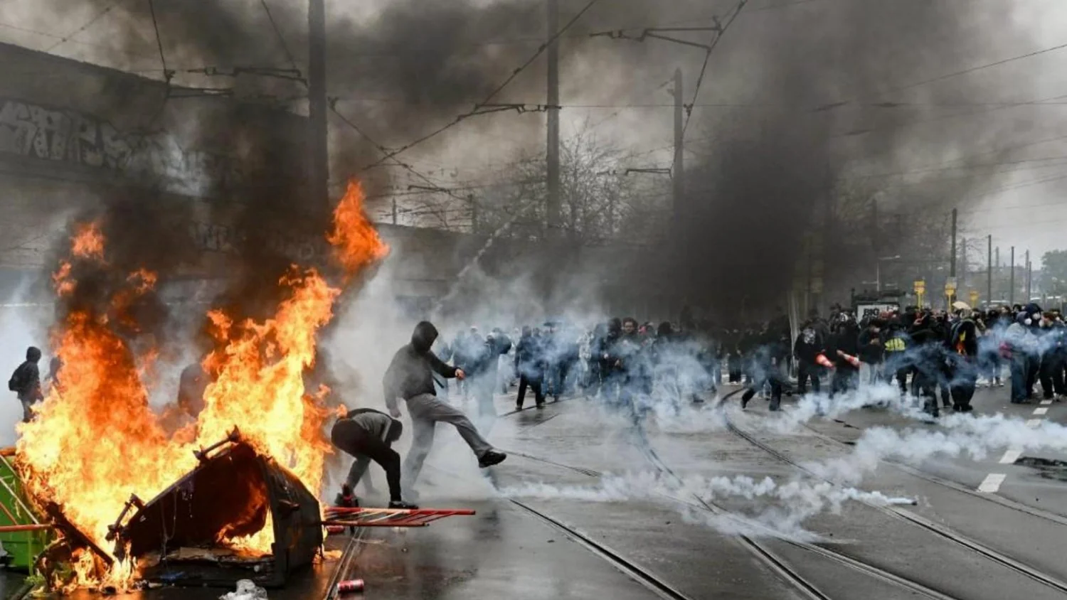 Bruxelas: manifestação contra o governo termina em guerrilha perto da estação central