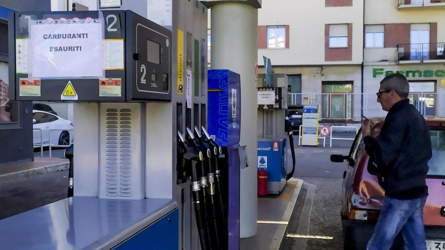 Calábria em colapso: falta de combustível em Cosenza e risco de paralisação nacional do transporte