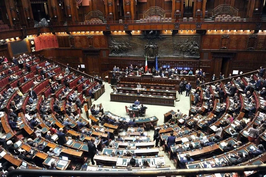 Câmara rejeita questionamentos à lei eleitoral; Tajani afasta risco de dissidências