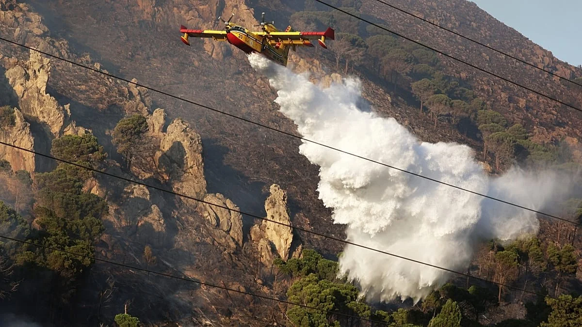 Canadair italianos retornam à base após verão de incêndios que testou a Europa