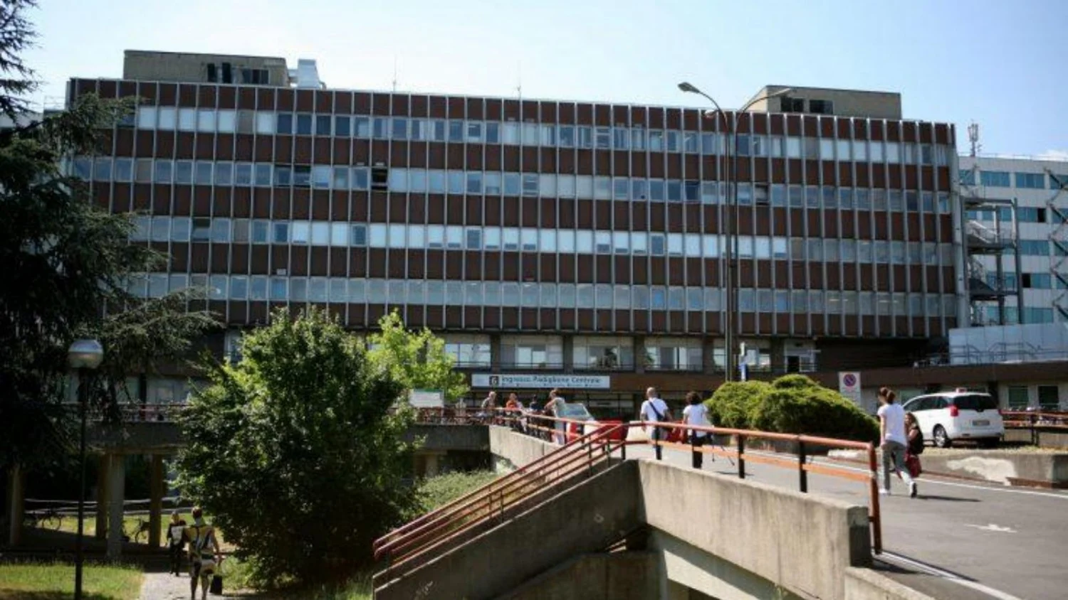 Tragédia em Bocca d'Enza: casal morre por suspeita de intoxicação por monóxido de carbono; bebê está grave