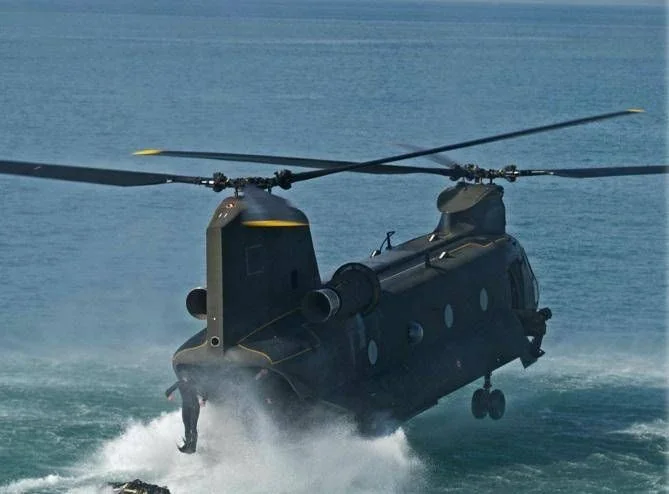 CH-47 Chinook italiano: identikit do helicóptero abatido na Bósnia e seu papel estratégico