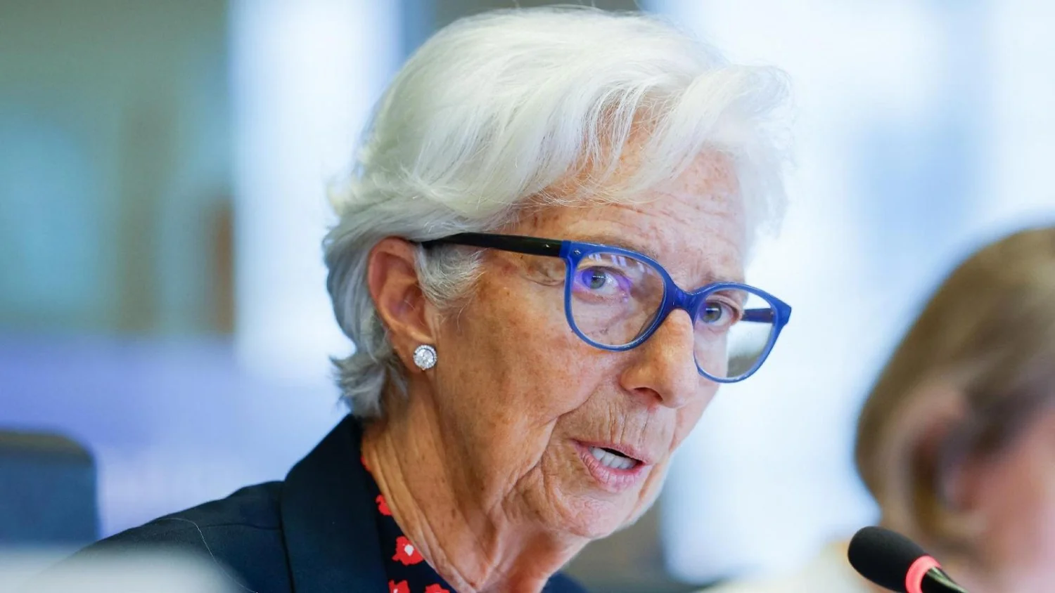 Christine Lagarde anuncia saída da BCE em 7 de fevereiro de 2027 após reconhecimento do Conselho Diretivo