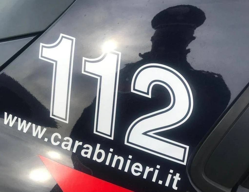 Civitavecchia: idoso não autosuficiente encontrado segregado, mulher de 32 anos cumpre prisão domiciliar