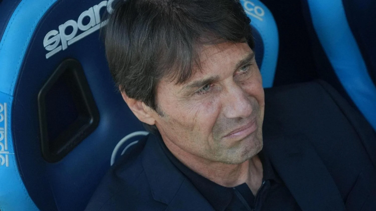 Conte diz não a negociações avançadas com Juventus e Manchester United e pede tempo