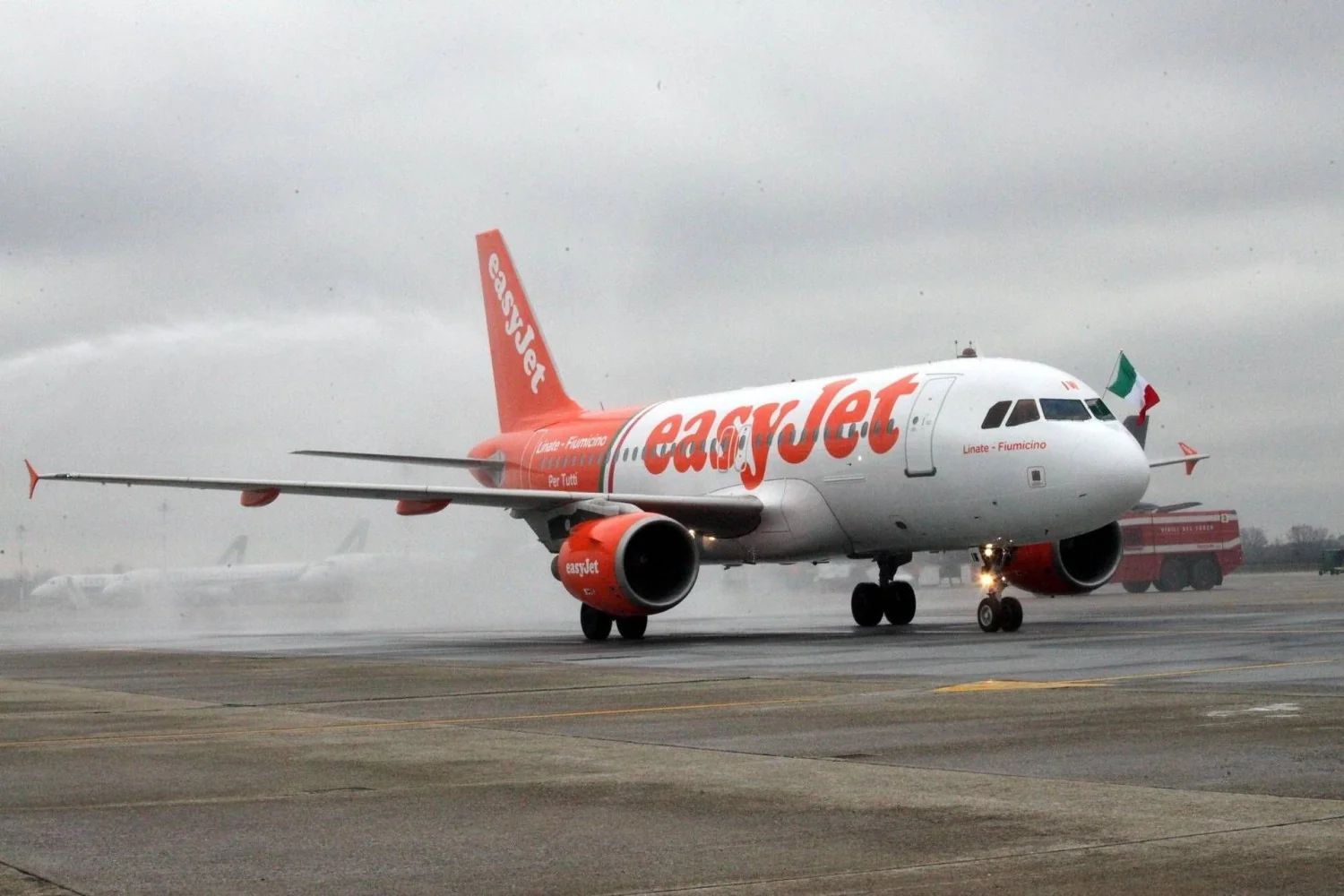 Voo EasyJet retorna a Liverpool 20 minutos após decolagem após copiloto sentir-se mal