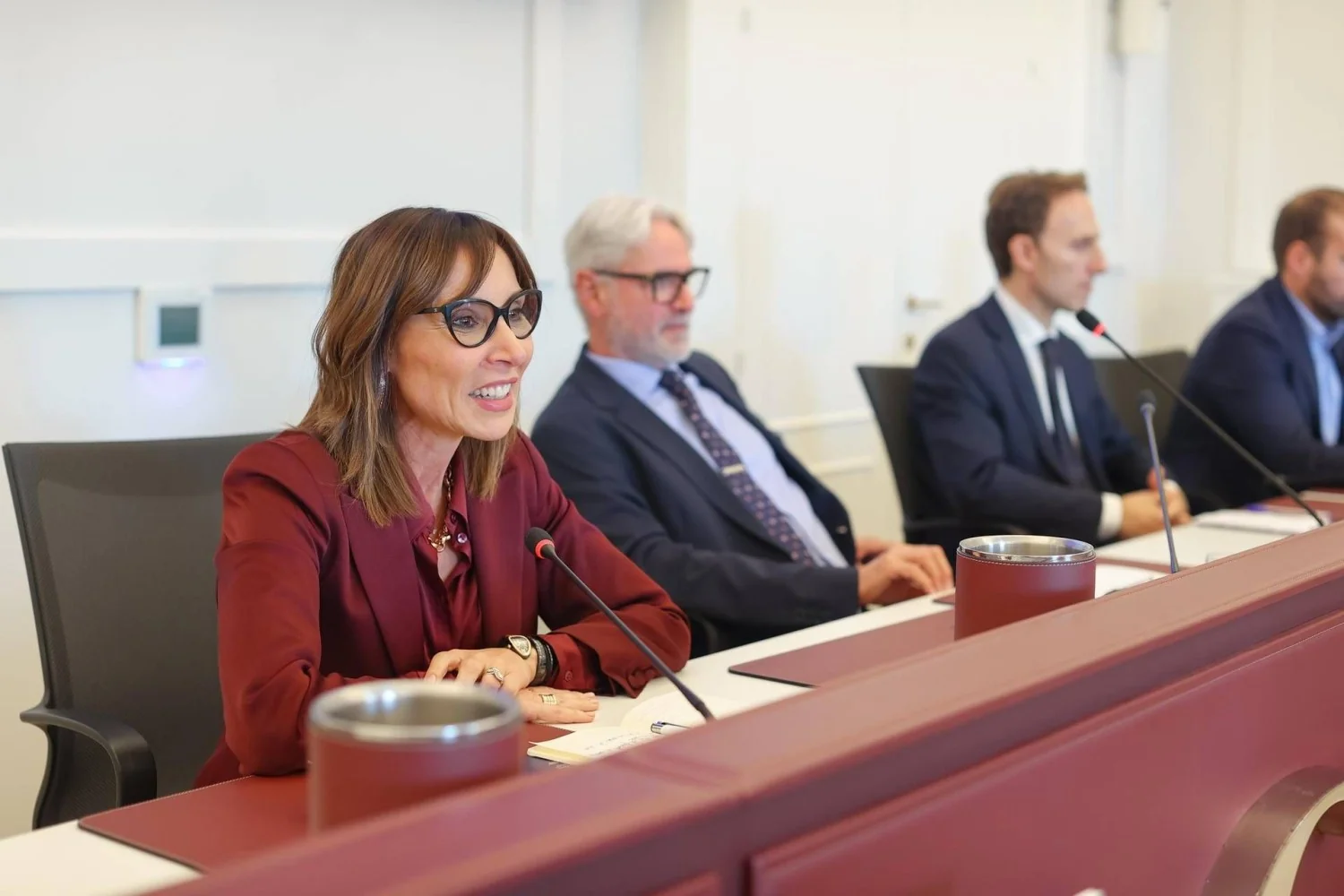 Energia: Ylenja Lucaselli (FdI) aponta desafio maior do governo — 15 decretos e mais de €2 bilhões para as contas