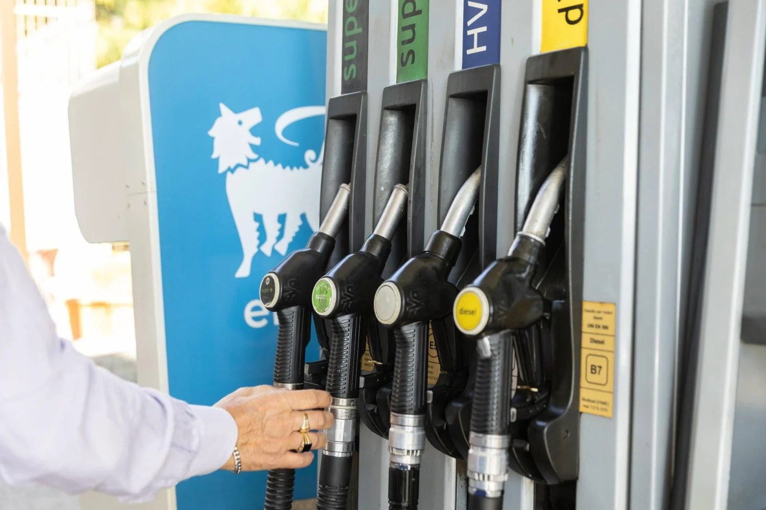 Eni amplia teto de preço dos combustíveis até o fim do ano e avalia impacto financeiro