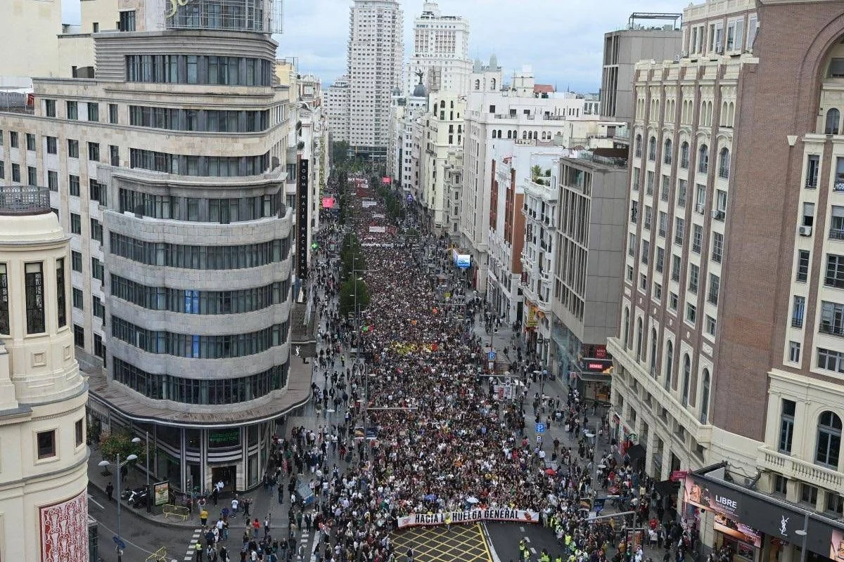 Espanha em marcha: dezenas de milhares nas ruas pelo direito à casa após rejeição dos decretos
