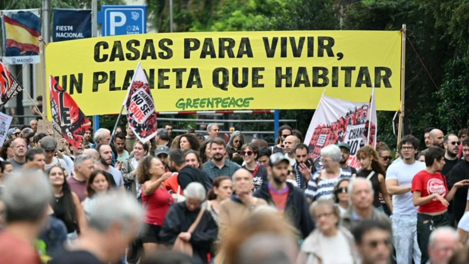 PSOE pressiona Sánchez por eleição antecipada enquanto a direita radical mobiliza as ruas na Espanha