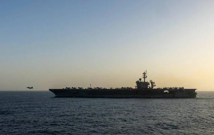 Estreito de Hormuz: três petroleiros em chamas após detonação de minas, diz Guarda Revolucionária do Irã