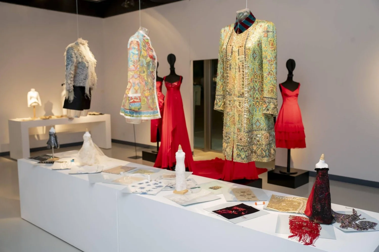 Fashion Frames em Tbilisi: quando a haute couture italiana encontra o cinema no MoMA