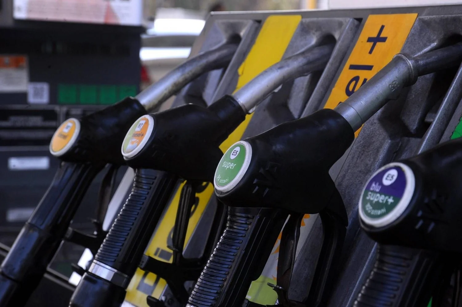 Fim do desconto no diesel: entenda o mecanismo das accise móveis e o impacto nos preços