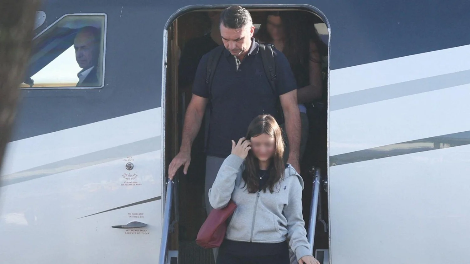Flávio Bolsonaro desembarca em Miami após saída do Brasil: implicações diplomáticas e judiciais
