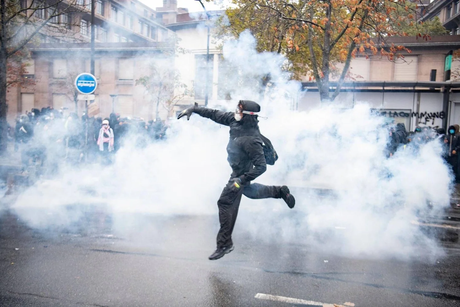 França em alerta: novo dia de protestos com risco de violência urbana e mobilização de 70 mil agentes