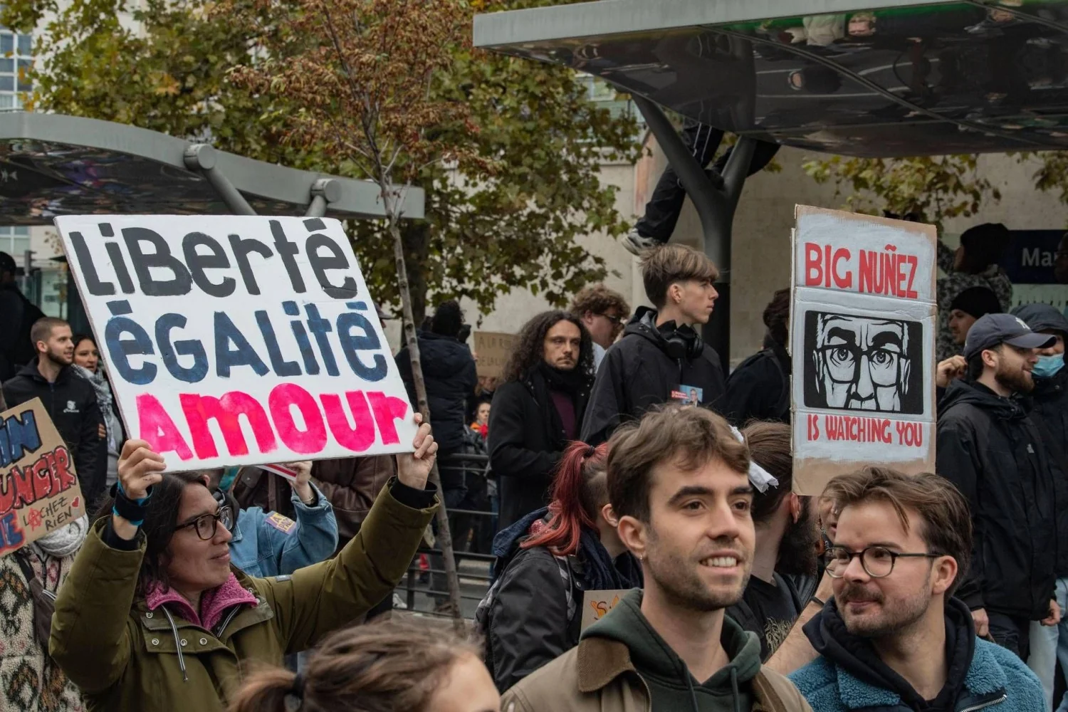 França enfrenta nova onda de protestos em 31 de outubro com alerta máximo de segurança