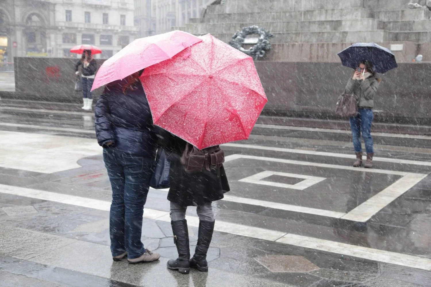 Frio e mau tempo no fim de semana: temperaturas despencam, temporais e neve a 1.000 m